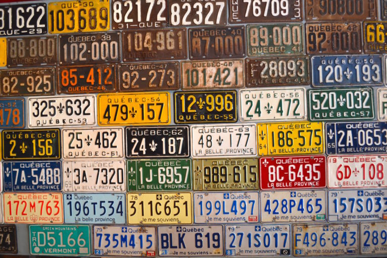 Pourquoi “Je me souviens” sur les plaques d’immatriculation au Québec ?