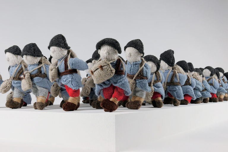 Une armée de poilus tricotés au Musée des beaux-arts de Montréal (MBAM)