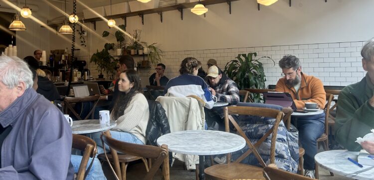 Café Myriade, avenue du Mont-Royal (source : Carla Geib)