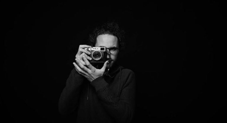 Une conversation avec le photographe français Mikaël Theimer le 6 décembre