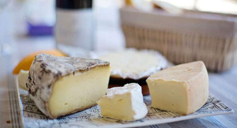 Pourquoi le fromage (surtout québécois) est-il aussi cher au Québec ?