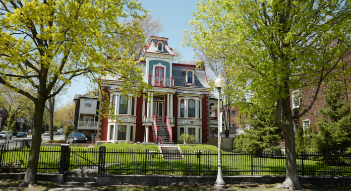 Westmount Une