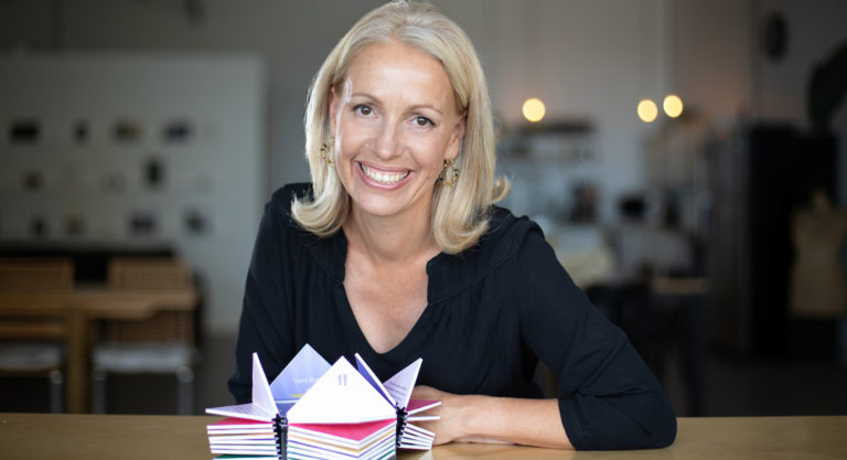 Le livre-fleur d’Isabella Serey, un projet insolite pour (re)créer sa propre histoire