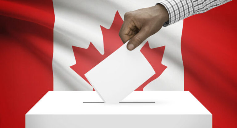 Élections fédérales au Canada : grands enjeux et dernières projections