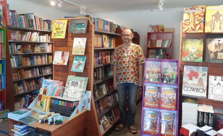 La librairie L'ArLa librairie L'Arlequin avec aussi des magazines français aussi