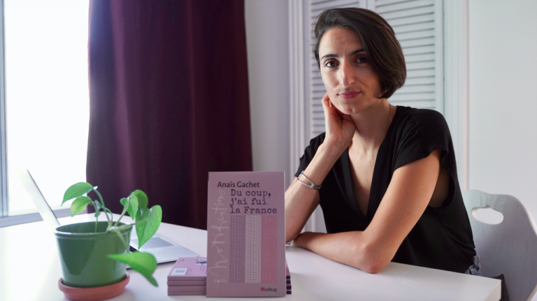 Anaïs Gachet et son premier livre "Du coup, j'ai fui la France" (Source: Ford Mckeown Larose)