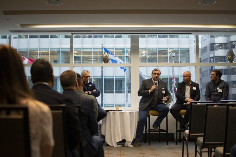 Animation du panel cybersécurité du Sommet de l'Innovation Franco-Québécois, mai 2023 (Source: Carla Geib)