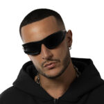 Portrait de DJ Snake avec des lunettes noires