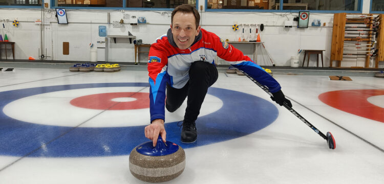 Antoine Sambin, skip de l'équipe montréalaise de curling qui jouera sous la bannière de Saint-Pierre et Miquelon (crédit : Antoine Sambin)