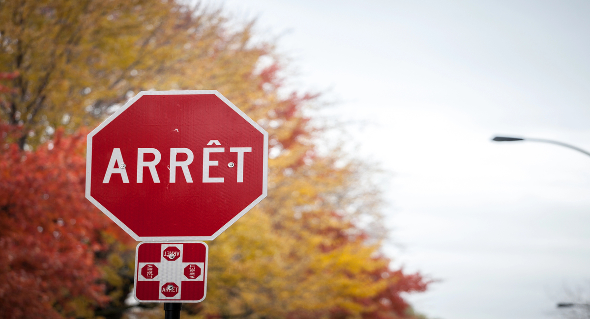 Pourquoi y a-t-il des lois qui protègent le français au Québec ?