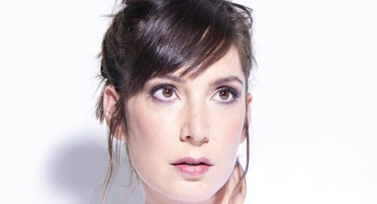 Nora Hamzawi se produit pour la première fois à Montréal