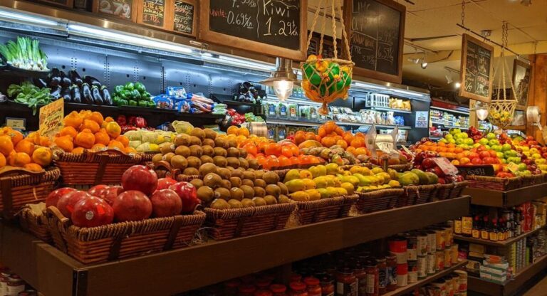 Manger frais sans se ruiner à Montréal : les meilleures fermes et fruiteries par quartier