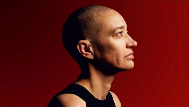 Première couverture de "Toutes les vies" de Rebeka Warrior (2025) - Editions Stock