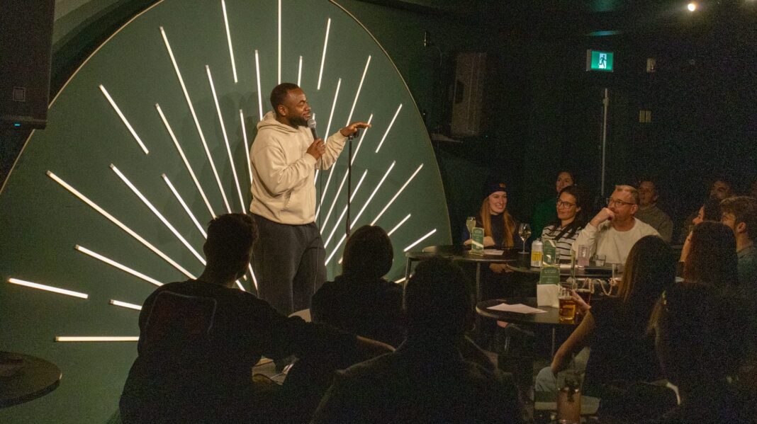 Le Baratineur, nouveau comedy club à Longueuil (crédit : Alex Brunet)