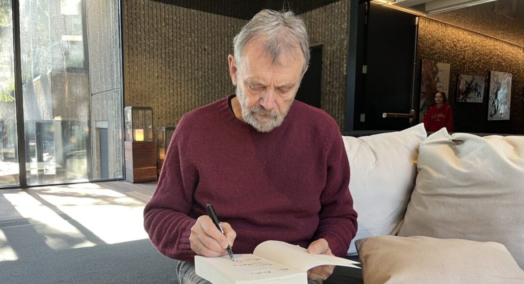 Pierre Lemaitre à l'Hôtel Bonaventure, avril 2026 (crédit : Anaïs Fleury)